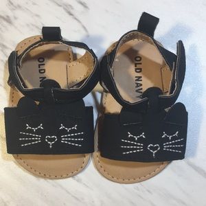 🌻Old navy girl kitty cat sandals.